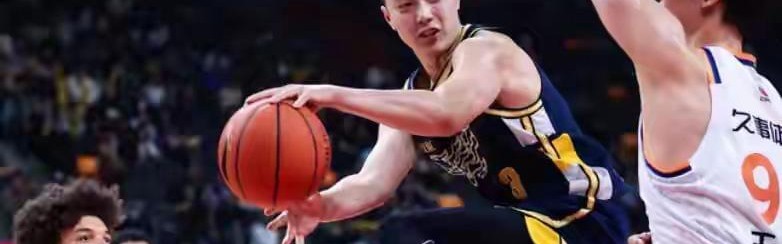 体育APP-广东队惨败上海，揪出最大混子球员，疯狂打铁不传球，徐杰被坑了